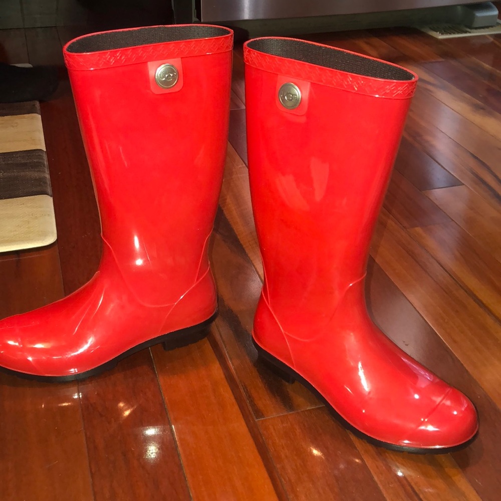 Ugh rain boots size 7 red like new